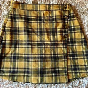 Hollister Women’s Small Y2K Yellow and Black Plaid Skirt